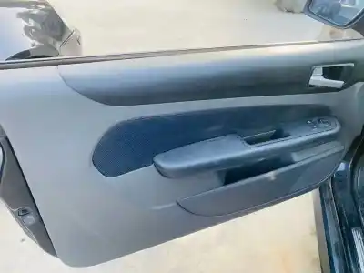 Veículo de Sucata ford focus berlina (cap) ambiente (d) do ano 2001 alimentado 