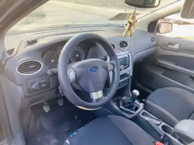 Veículo de Sucata ford focus berlina (cap) ambiente (d) do ano 2001 alimentado 
