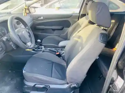 Veículo de Sucata ford focus berlina (cap) ambiente (d) do ano 2001 alimentado 