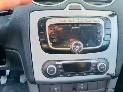 Veículo de Sucata ford focus berlina (cap) ambiente (d) do ano 2001 alimentado 