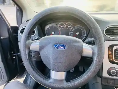 Veículo de Sucata ford focus berlina (cap) ambiente (d) do ano 2001 alimentado 