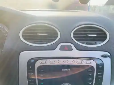 Veículo de Sucata ford focus berlina (cap) ambiente (d) do ano 2001 alimentado 