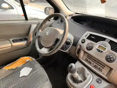 Scrapping Vehicle renault scenic ii confort dynamique of the year 2001 powered f9q812