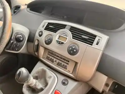 Scrapping Vehicle renault scenic ii confort dynamique of the year 2001 powered f9q812