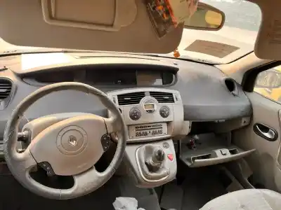 Scrapping Vehicle renault scenic ii confort dynamique of the year 2001 powered f9q812