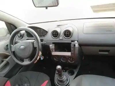 Veículo de Sucata ford fiesta (cbk) ambiente do ano 2001 alimentado 