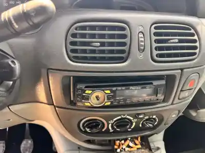 Sloopvoertuig renault scenic (ja..) 1.4 16v authentique van het jaar 2001 aangedreven [k4j714]