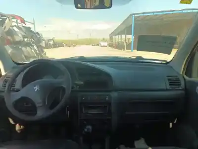 Scrapping Vehicle peugeot partner (s2) combiespace of the year 2002 powered rhy