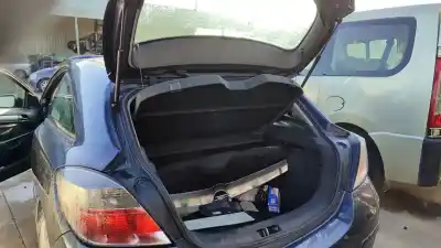 Sloopvoertuig OPEL ASTRA GTC  van het jaar 2004 aangedreven Z14XEP