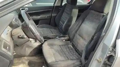 Sloopvoertuig peugeot 307 berlina (s2) 307 5p xt van het jaar 2001 aangedreven 9hydv6ted4