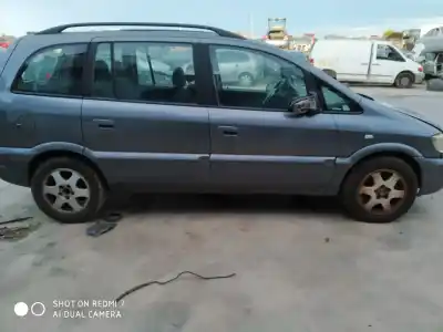 Sloopvoertuig opel zafira a elegance van het jaar 2001 aangedreven d-y30dth