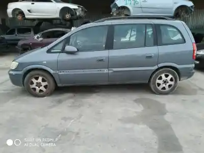 Sloopvoertuig opel zafira a elegance van het jaar 2001 aangedreven d-y30dth