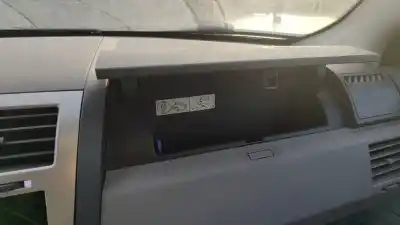 Sloopvoertuig dodge avenger 2.0 crd van het jaar 2001 aangedreven ecd