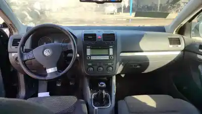 Sloopvoertuig volkswagen jetta (1k2) advance van het jaar 2001 aangedreven bls