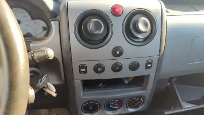 Sloopvoertuig peugeot partner (s2) combi plus van het jaar 2001 aangedreven 