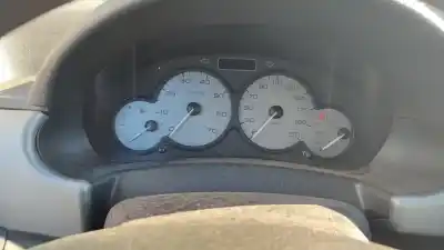 Sloopvoertuig peugeot partner (s2) combi plus van het jaar 2001 aangedreven 