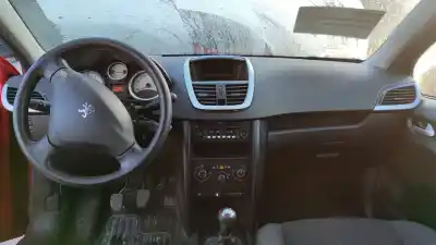 Veículo de Sucata peugeot 207 confort do ano 2006 alimentado 8hz