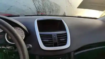 Veículo de Sucata peugeot 207 confort do ano 2006 alimentado 8hz