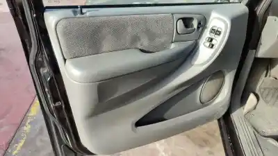 Verschrottungsfahrzeug chrysler voyager (rg) 2.5 crd se grand voyager des jahres 2001 angetrieben vm07c