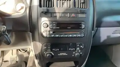 Verschrottungsfahrzeug chrysler voyager (rg) 2.5 crd se grand voyager des jahres 2001 angetrieben vm07c