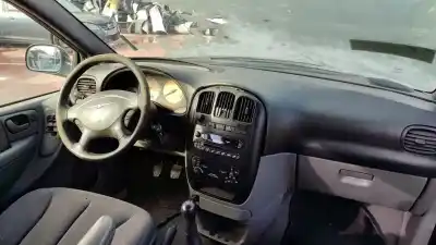 Verschrottungsfahrzeug chrysler voyager (rg) 2.5 crd se grand voyager des jahres 2001 angetrieben vm07c