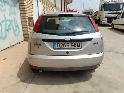Sloopvoertuig ford focus berlina (cak) ghia van het jaar 2001 aangedreven c9db