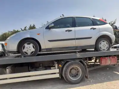 Sloopvoertuig ford focus berlina (cak) ghia van het jaar 2001 aangedreven c9db