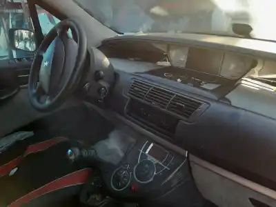 Scrapping Vehicle peugeot 807 sv of the year 2006 powered 4hxdw12ted4fap