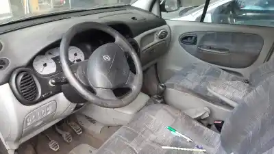 Scrapping Vehicle renault scenic rx4 (ja0) 2.0 16v dynamique of the year 2001 powered f4r744