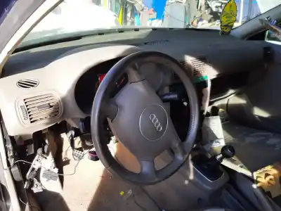 Verschrottungsfahrzeug audi a3 (8l) 1.6 ambiente des jahres 2001 angetrieben avu