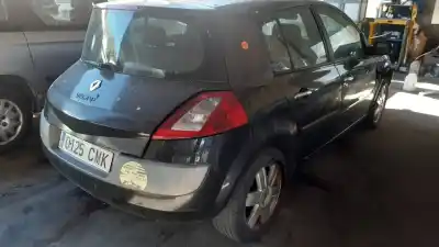 Vehicul casat renault megane ii berlina 5p 1.9 dci diesel al anului 2003 alimentat f9q800