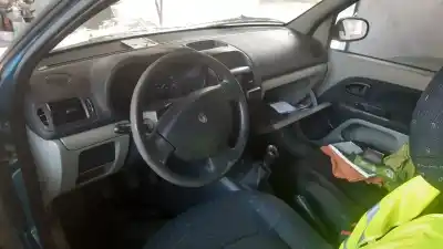 Veículo de Sucata renault clio ii fase ii (b/cb0) alize 80 cv / 59 kw do ano 2001 alimentado f9q782