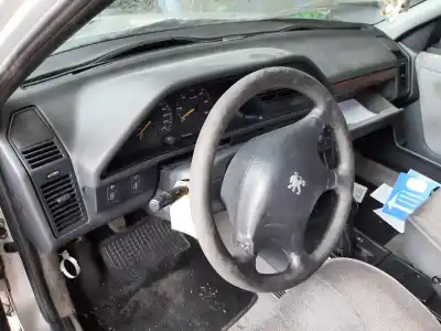 Sloopvoertuig peugeot 605 sldt van het jaar 1998 aangedreven p8c