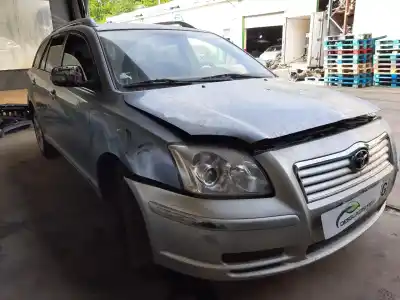 Veículo de Sucata TOYOTA AVENSIS (_T25_) 2.2 D-CAT (ADT251_) do ano 2001 alimentado 2AD
