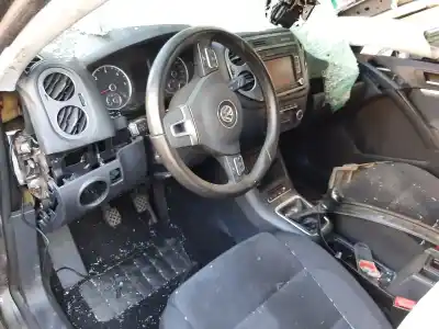 Veicolo di demolizione VOLKSWAGEN TIGUAN (5N2) Country 4Motion BlueMotion 140 CV / 103 KW dell'anno 2001 alimentato CFFB