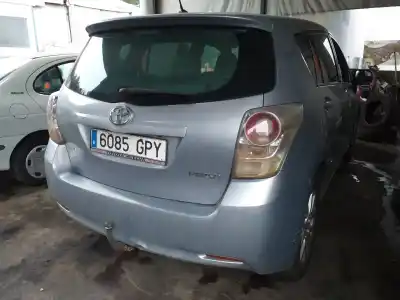 Véhicule à la ferraille toyota verso advance de l'année 2001 alimenté 1adftv