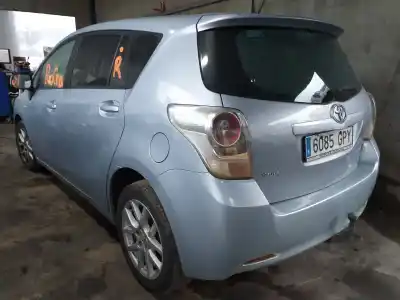 Véhicule à la ferraille toyota verso advance de l'année 2001 alimenté 1adftv