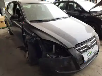 Sloopvoertuig KIA CEED SPORTY WAGON Drive 90 CV / 66 KW van het jaar 2001 aangedreven D4FBL