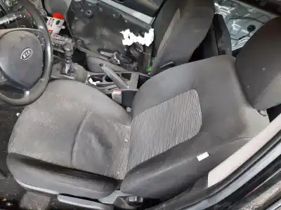 Veículo de Sucata kia ceed sporty wagon drive 90 cv / 66 kw do ano 2001 alimentado d4fbl