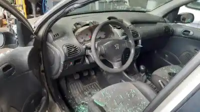 Veicolo di demolizione PEUGEOT 206 SW X-LINE dell'anno 2001 alimentato 8HZ