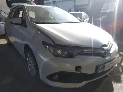 Verschrottungsfahrzeug TOYOTA AURIS Hybrid Active des Jahres 2015 angetrieben 2ZR