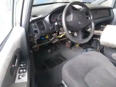 Veículo de Sucata HYUNDAI TRAJET (FO) 2.0 CRDi GLS do ano 2001 alimentado D4EA