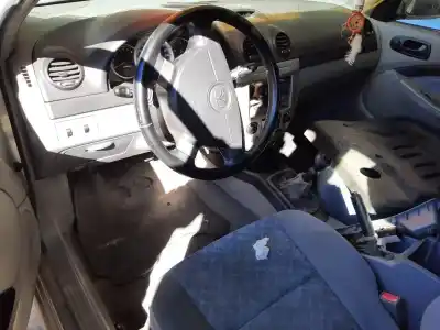 Veículo de Sucata daewoo lacetti sx do ano 2005 alimentado f16d3