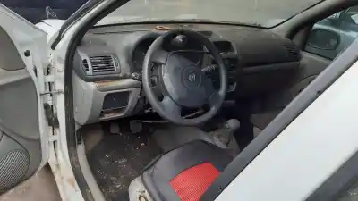 Здавання транспортного засобу renault clio ii fase ii (b/cb0) confort dynamique 98 cv / 72 kw року 2001 потужний k4j711
