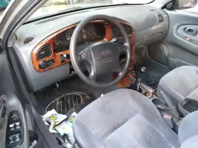 Veículo de Sucata KIA SEPHIA LL Básico do ano 2001 alimentado S6D