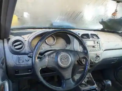 Sloopvoertuig toyota rav 4 (a2) 2.0 sol 44x (2003->) van het jaar 2002 aangedreven 1azfe