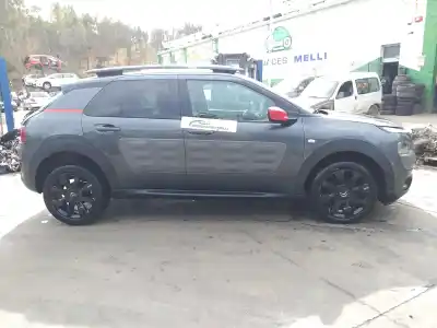 Veículo de Sucata citroen c4 cactus shine do ano 2001 alimentado bhy