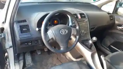 Veículo de Sucata toyota auris sol do ano 2001 alimentado 1zrfe