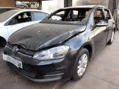 Veículo de Sucata volkswagen golf vii (5g1/be1) 1.6 advance bluemotion tech. do ano 2001 alimentado clh