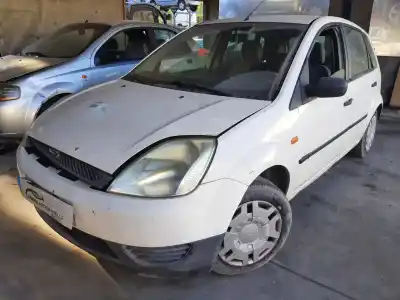 Veicolo di demolizione ford fiesta (cbk) ambiente dell'anno 2003 alimentato a9jb